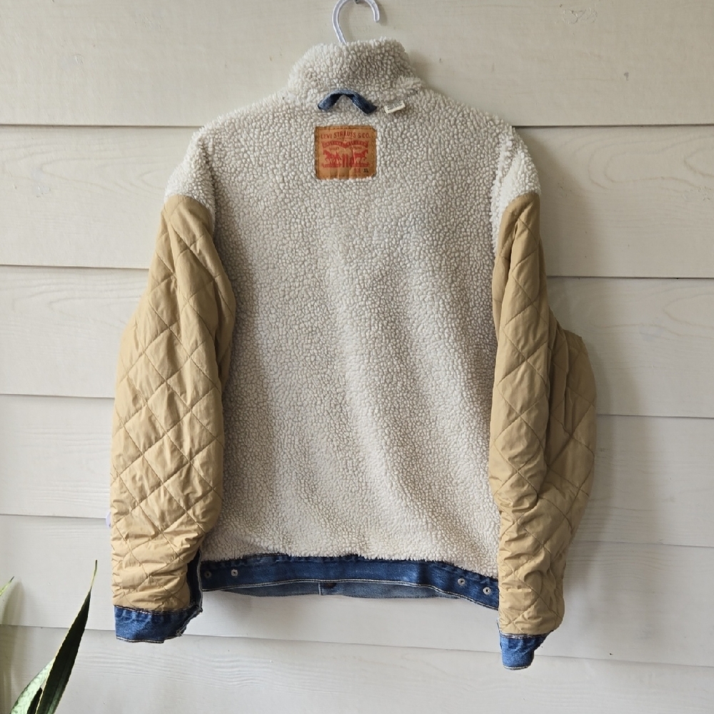 Levi's Light Blue Denim Jacket with Cream Sherpa Collar - Picture 7 of 11